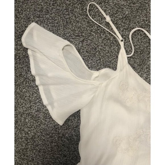 NWT LF White Embroidered Off the Shoulder Blouse - Picture 3 of 8
